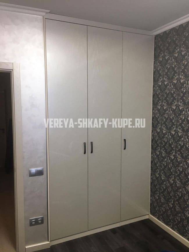 Распашные шкафы Верея