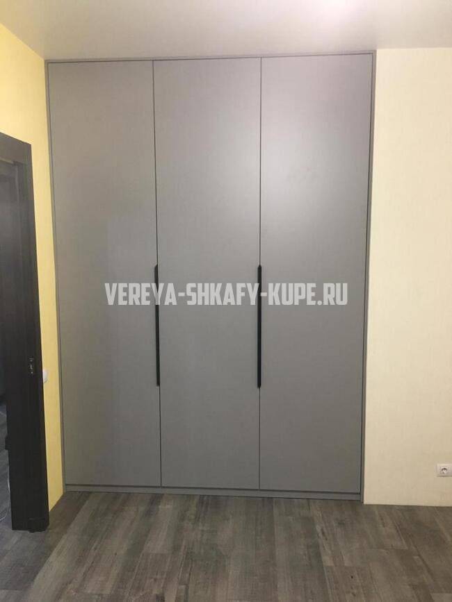 Распашные шкафы Верея